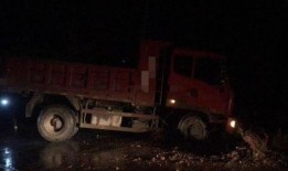 网友爆料货车事件视频播放,网友热议，真相究竟如何？